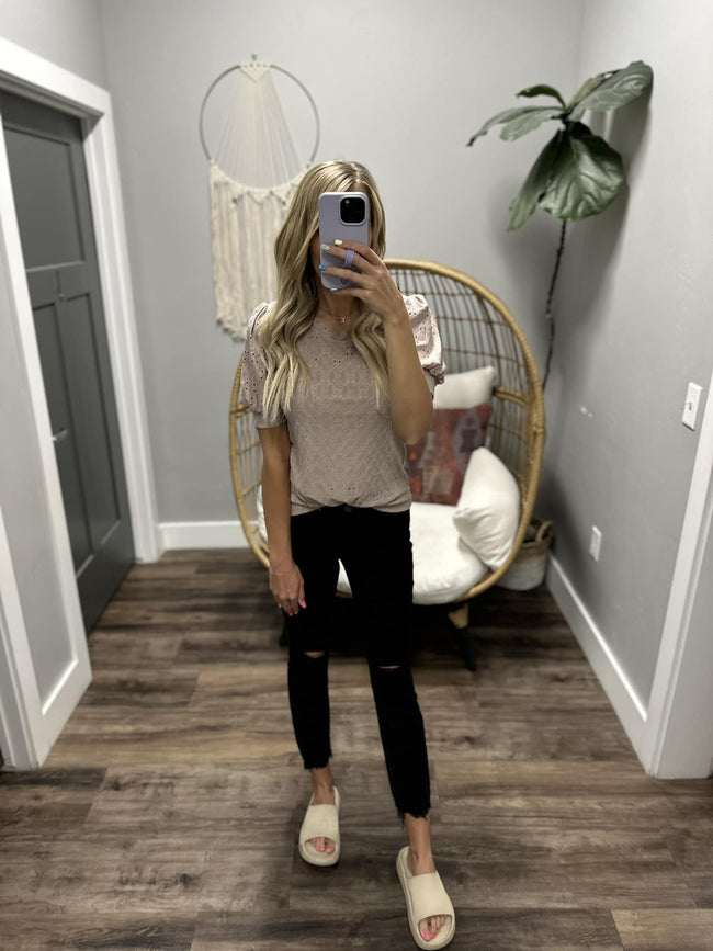 DAISY MOCHA EYELET SHORT SLEEVE BLOUSE