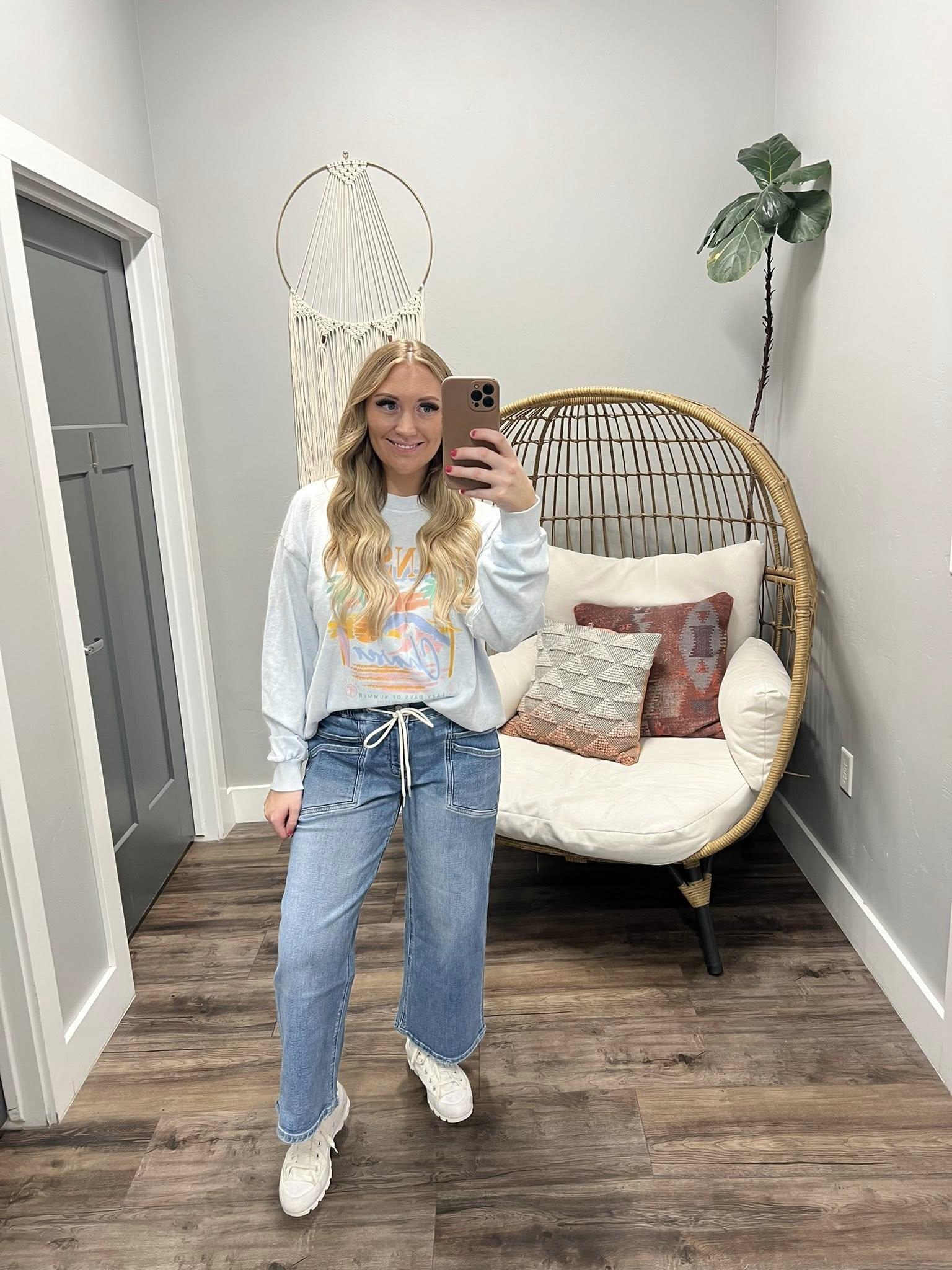 SUMMER SUNSET CHASER BLUE WASHED CREW SWEATSHIRT