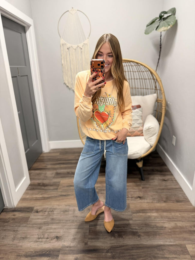 PEACH JOURNEY BAND GRAPHIC CREW SWEATSHIRTS