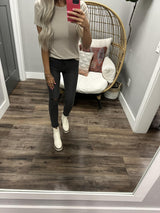 STONE RIBBED BASIC TEE