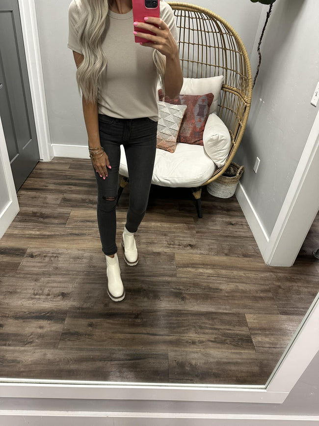 STONE RIBBED BASIC TEE