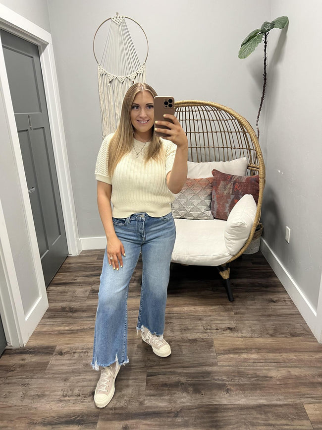 ELLIE CREAM CABLE KNIT SHORT SLEEVE SWEATER TOP