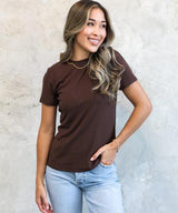 TRUFFLE BROWN BASIC RIBBED TEE