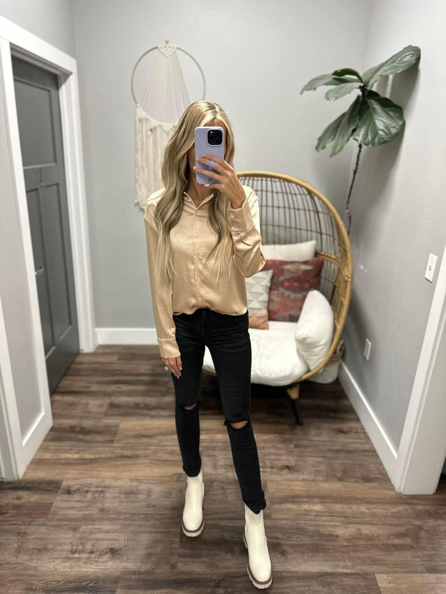 SAVANNAH PEACH SATIN BUTTON FRONT BLOUSE