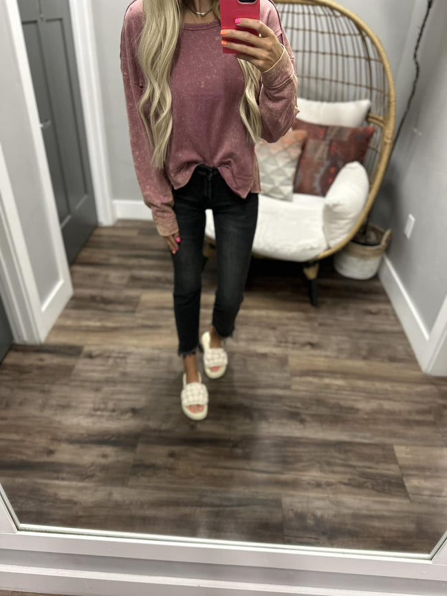 MINERAL WASH ROSE CREW SWEATER