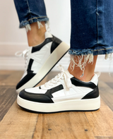 MIA DICE BLACK AND WHITE TENNIS SHOE