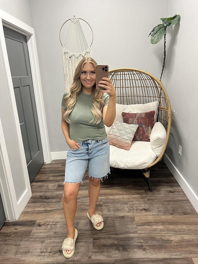 HANNAH OLIVE CRINKLE SHORT SLEEVE TOP