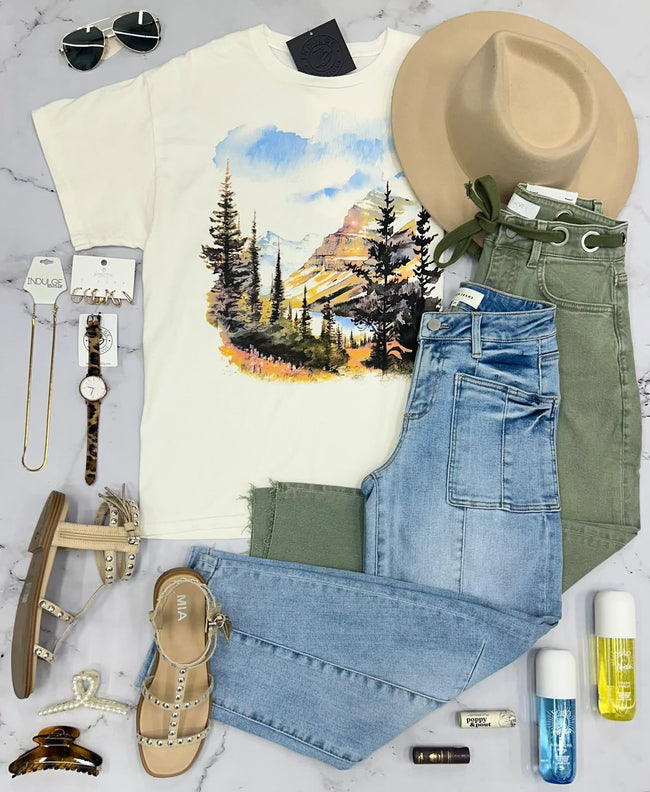 CREAM MOUNTAIN SCENE GRAPHIC TEE