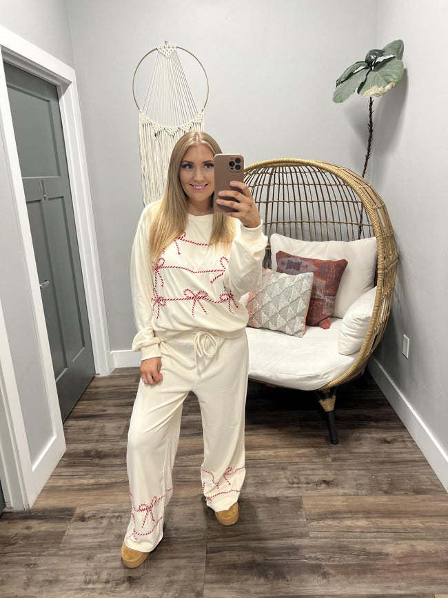 CREAM WRAPPED IN LOVE BOW SWEATPANT