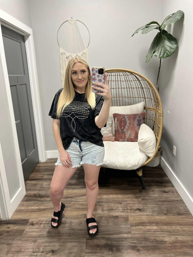 BLACK WASHED BOOT STITCH GRAPHIC TEE