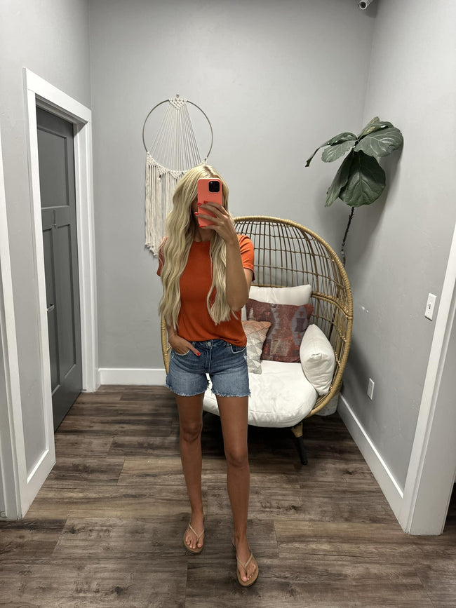 BAKED CLAY SHORT SLEEVE RIBBED TEE