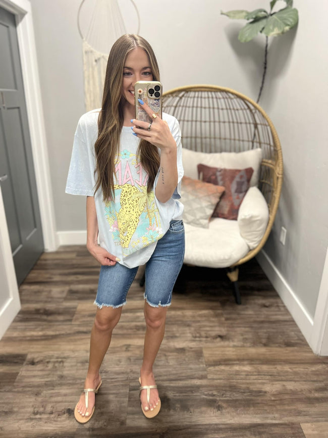 LIGHT BLUE WASHED DREAMER GRAPHIC TEE