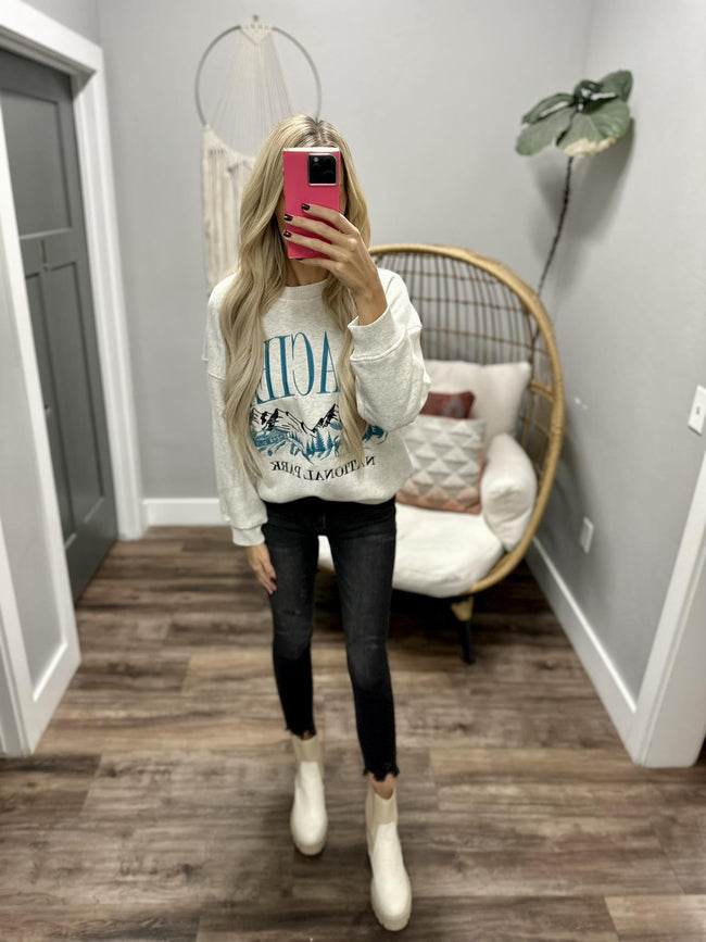 HEATHER GREY GLACIER GRAPHIC SWEATSHIRT