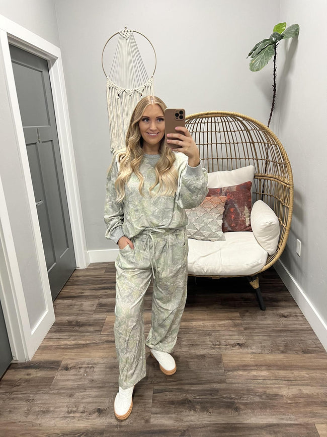LIGHT SAGE CAMO 2 PIECE SWEATSHIRT AND SWEATPANTS SET