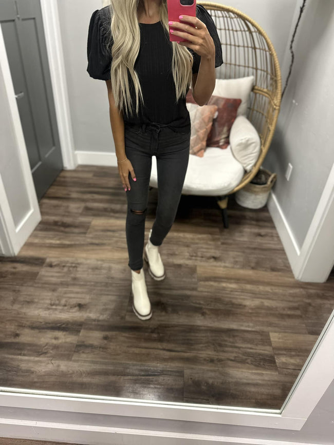 PUFF SLEEVE TOP IN BLACK