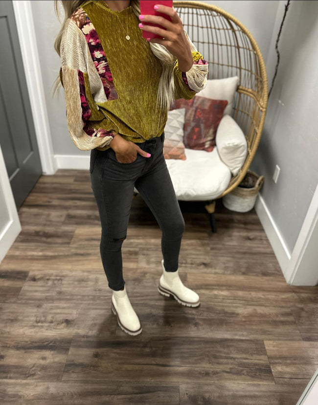 TALK OF THE TOWN FLORAL CONTRAST VELOUR BLOUSE