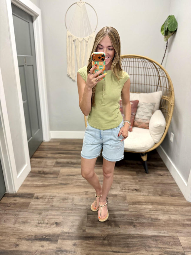 JOSIE SAGE HENLEY BUTTON UP SHORT SLEEVE TOP