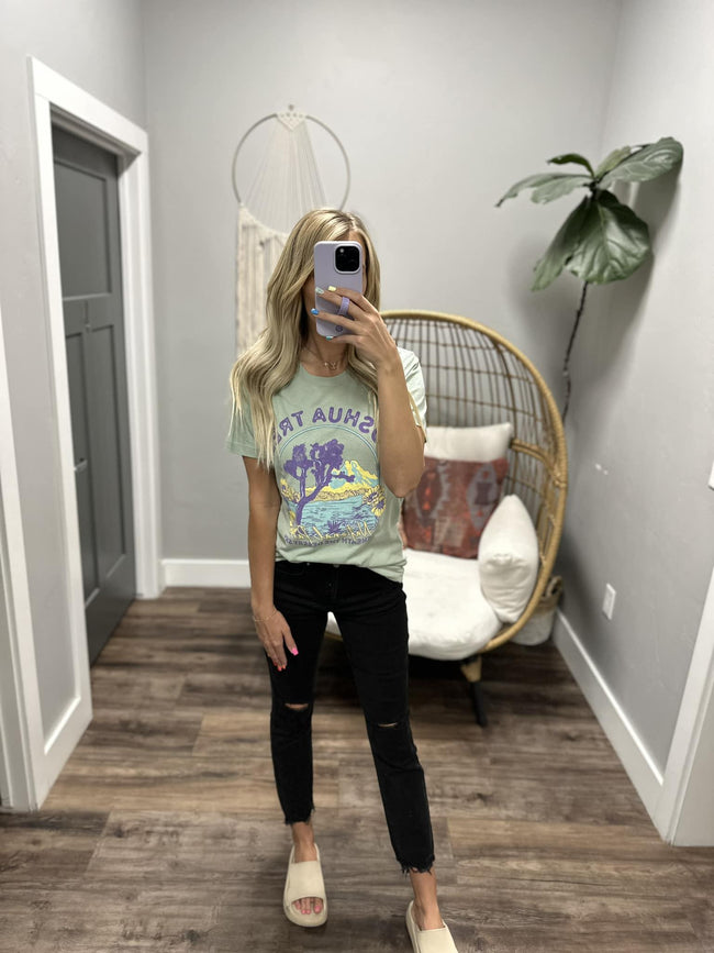 MINT JOSHUA TREE GRAPHIC TEE