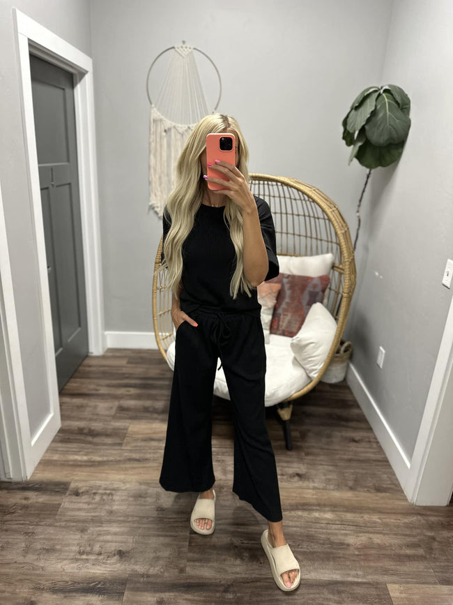 BLACK RIBBED KNIT SLOUCHY PANT