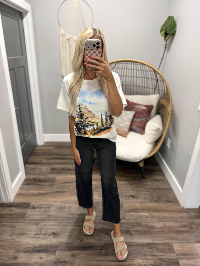 CREAM MOUNTAIN SCENE GRAPHIC TEE