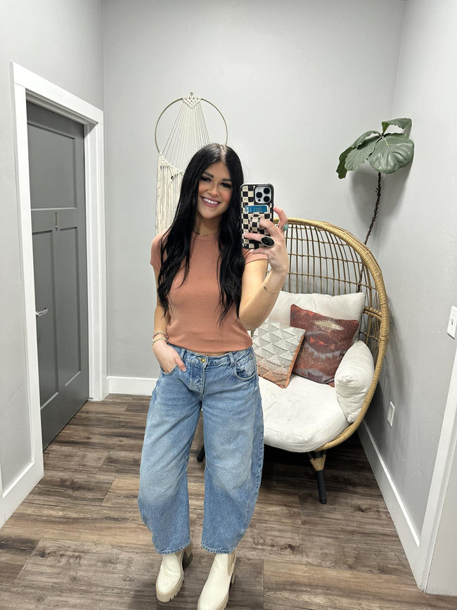 TAMMI RUST RIBBED SHORT SLEEVE TEE