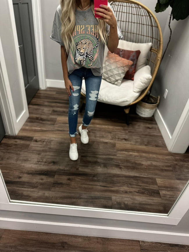 WASHED GREY FREE SPIRIT GRAPHIC TEE