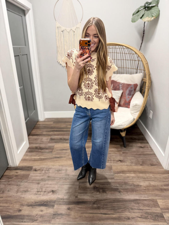 SIERRA CHOCOLATE CREAM TIE SIDE FLORAL SWEATER TOP