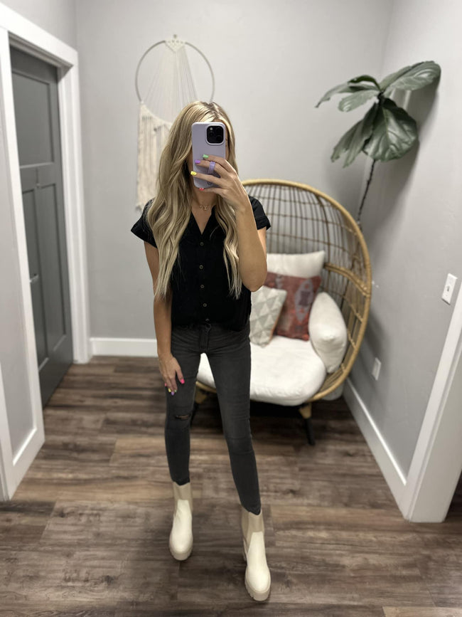 ROYCE BLACK BUTTON UP SHORT SLEEVE BLOUSE
