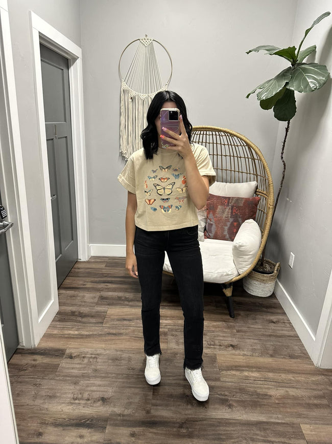 SAND BUTTERFLY GRAPHIC TEE