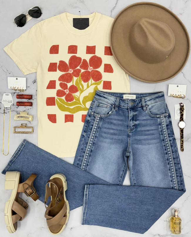 CREAM RED FLORAL CHECKERED BLOOM BABE TEE