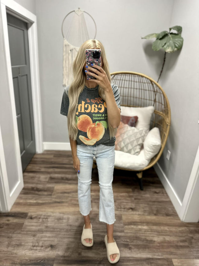 CHARCOAL WASHED PEACHES GRAPHIC TEE