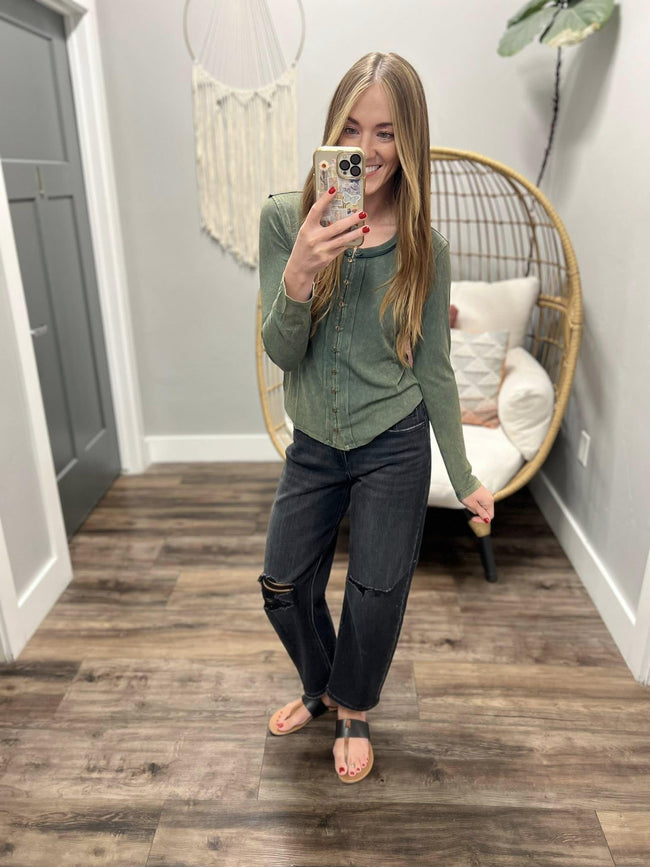 WHITLEY WASHED HUNTER GREEN BUTTON UP HENLEY TOP