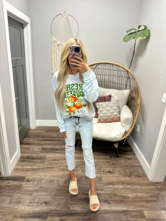 BLUE WASHED FRESHLY SQUEEZED CREW SWEATSHIRT