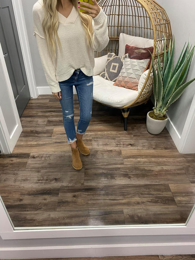 CREAM V NECK SUPER SOFT SWEATER TOP