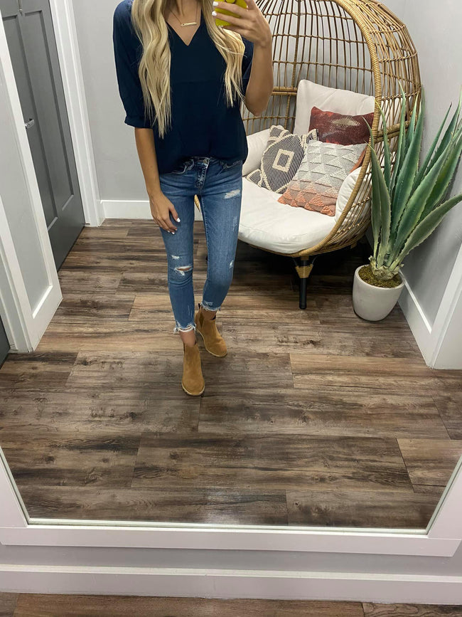 NAVY SEAM BLOUSE