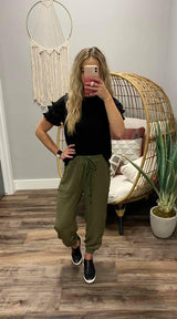OLIVE SIDE BUTTON PANT