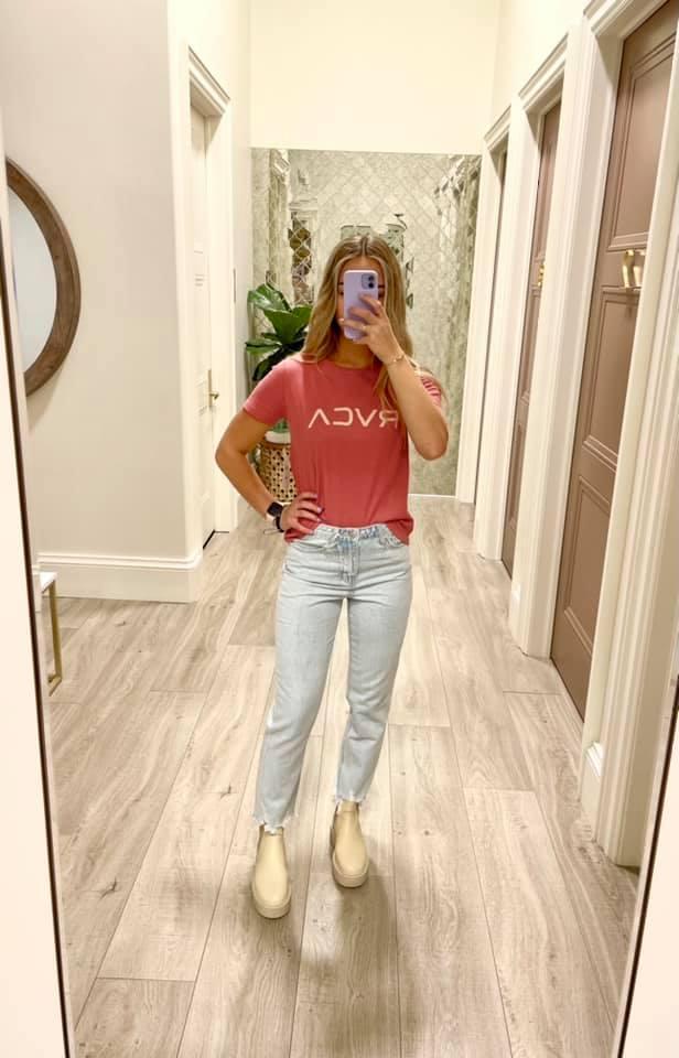 ROSE RVCA LOGO TEE