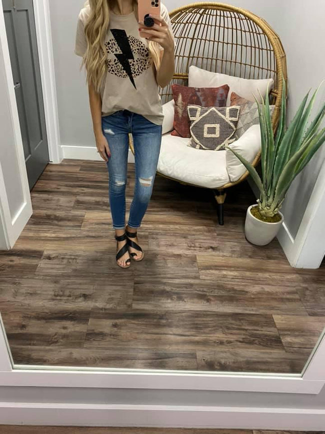 TAUPE LEOPARD LIPS BOLT TEE
