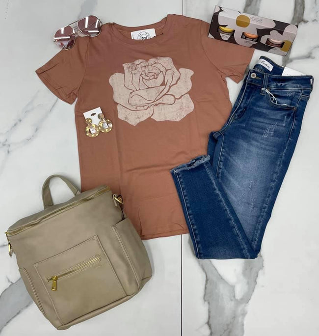 MAUVE ROSE GRAPHIC TEE