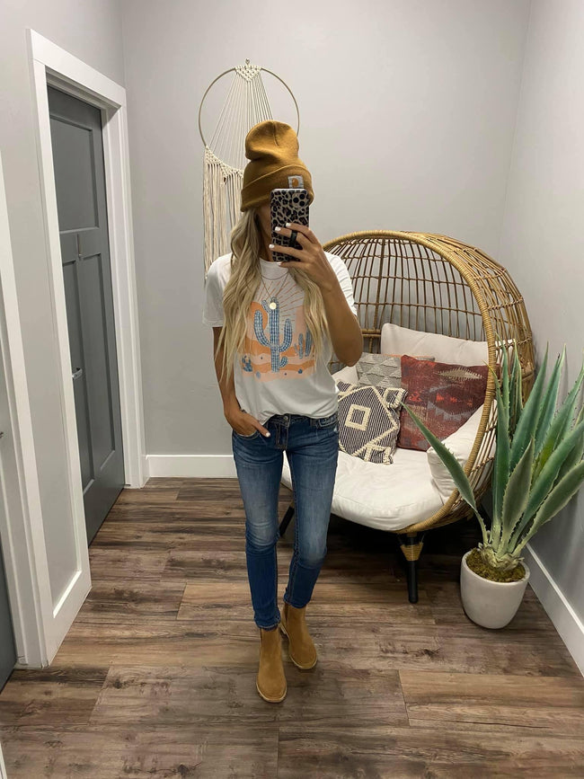 IVORY DESERT GRAPHIC TEE