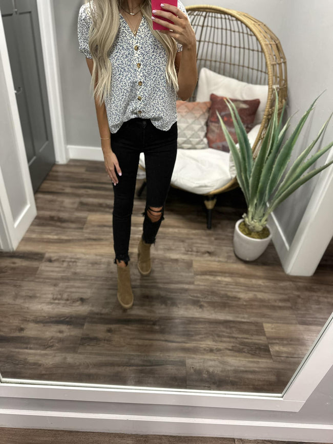 VIVIAN IVORY BLUE BUTTON UP FLORAL BLOUSE