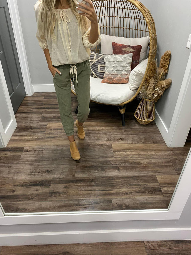 CREAM TIE BOTTOM BLOUSE