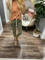 OLIVE TWILL JOGGER