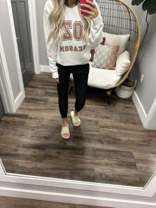 WHITE COZY SEASON CREW SWEATER