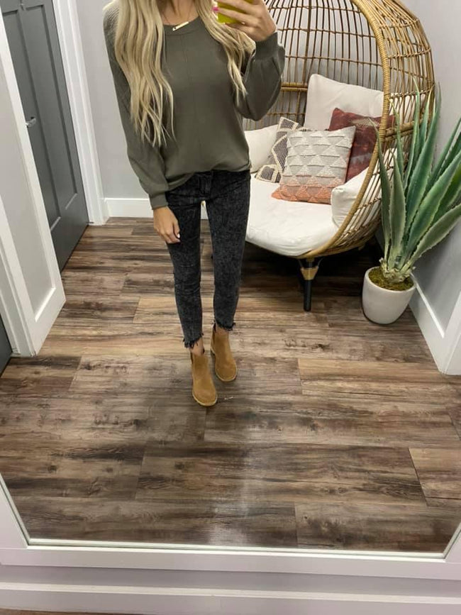 OLIVE SEAM LONG SLEEVE SWEATER TOP