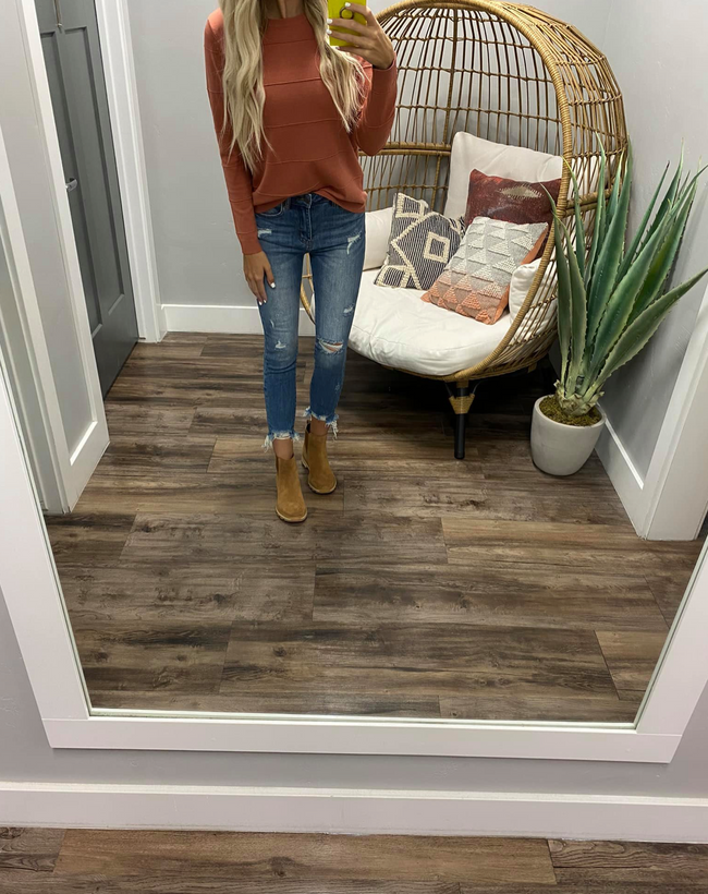 LIGHT RUST PANEL SWEATER TOP