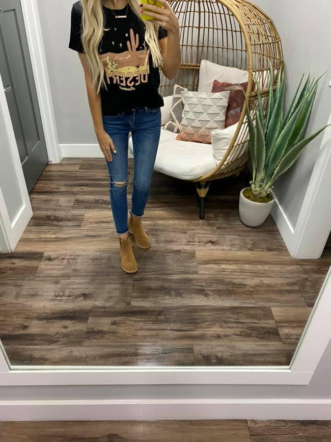 BLACK DESERT GRAPHIC TEE