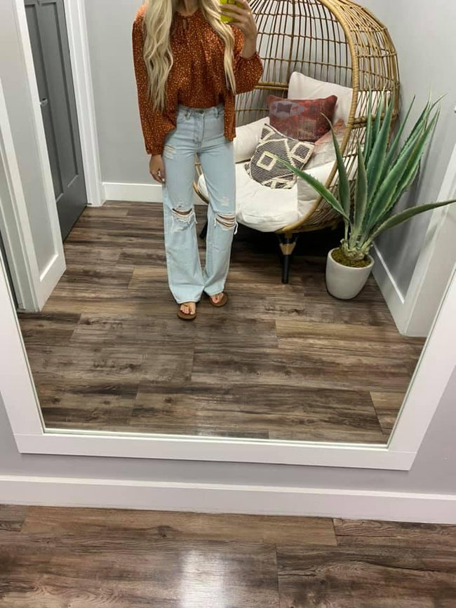 LIGHT WASH DISTRESSED BOYFRIEND JEAN