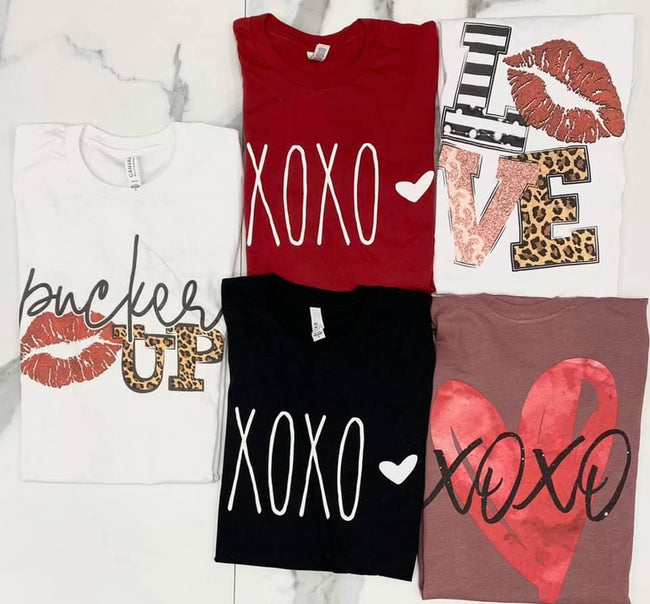 RED XOXO TEE