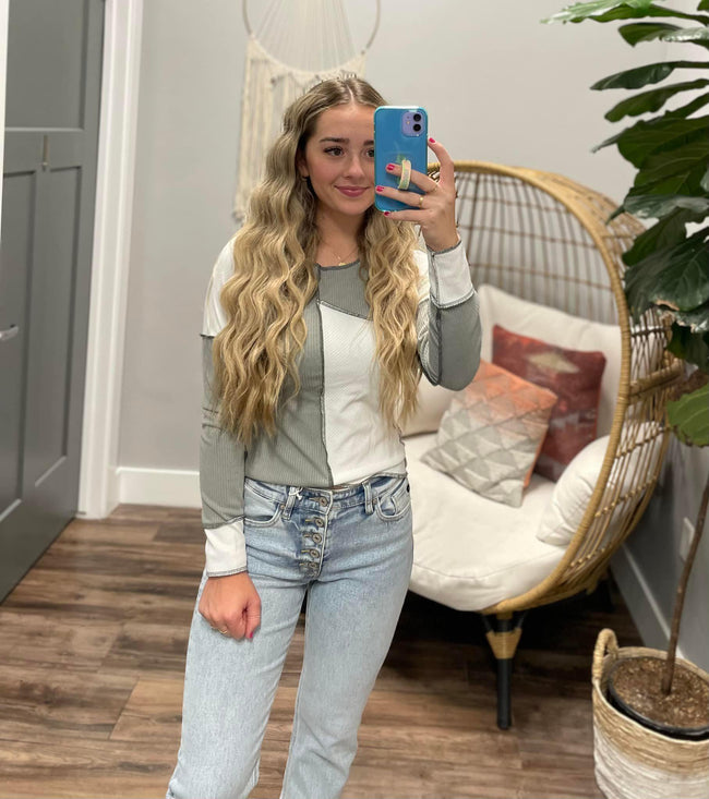 GREY AND WHITE COLORBLOCK EXPOSED SEAM TOP